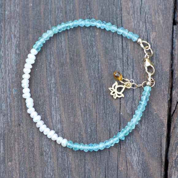 Handcrafted Green Apatite and Pearl Bracelet 14k Yellow Gold Filled 7" - 7.5" - Picture 3 of 5